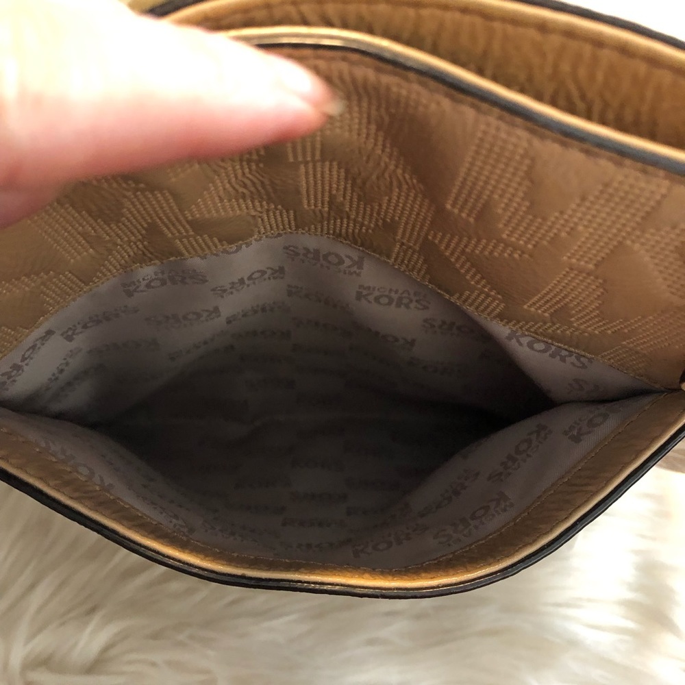 Michael Kors tan patent leather double handle tote - Picture 3 of 14